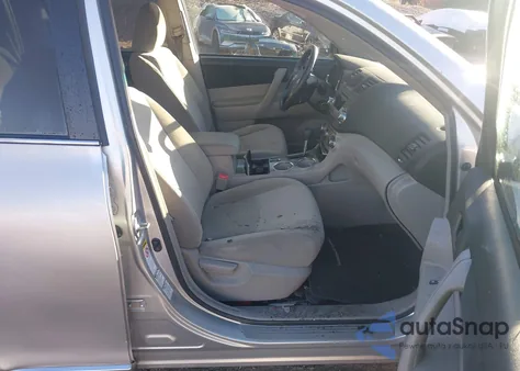 2011 Toyota Highlander Base V6 z USA, uszkodzony, nr VIN 5TDBK3EH7BS083266